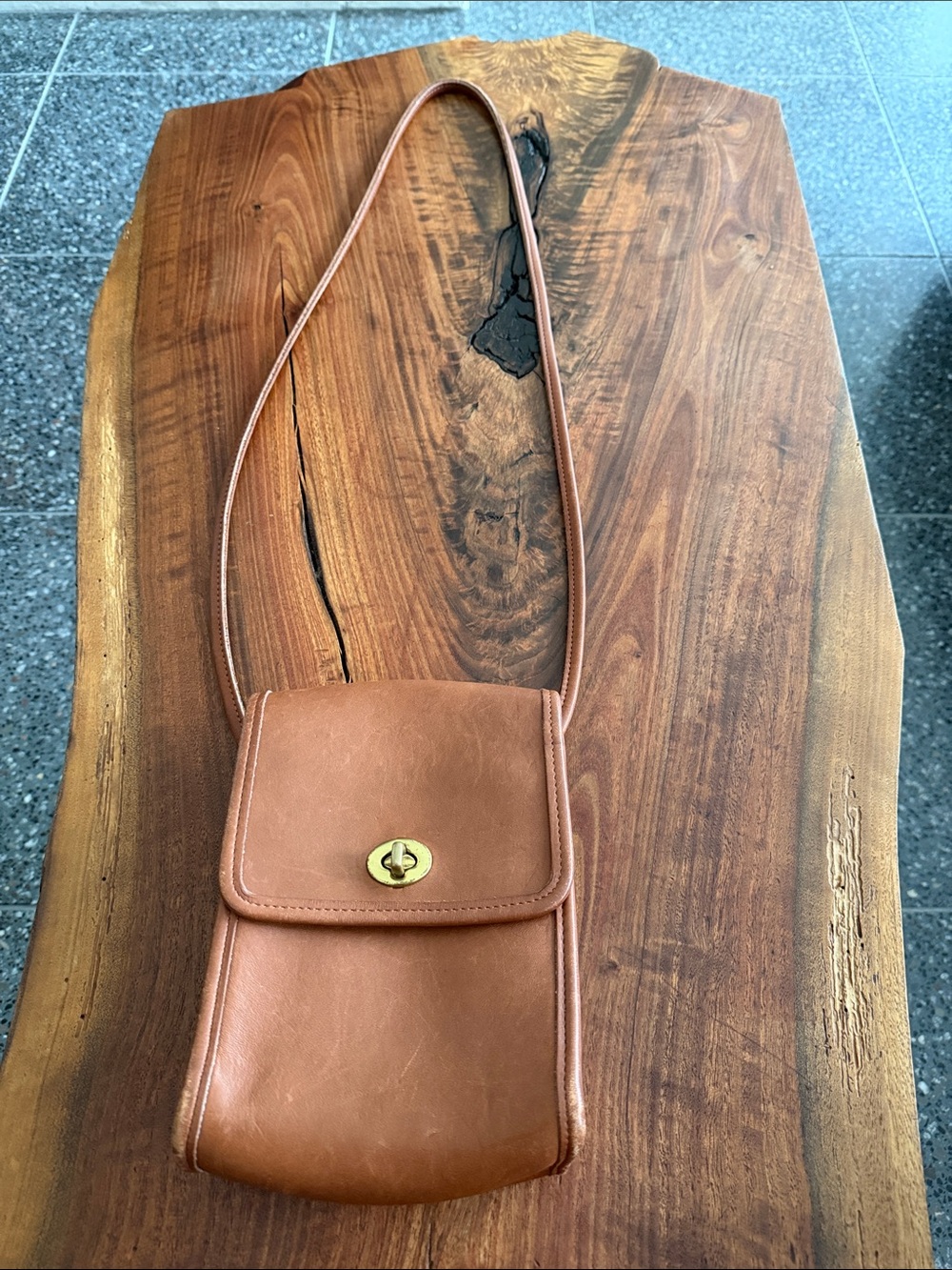 Vintage COACH Tan Leather Crossbody Shoulder Bag